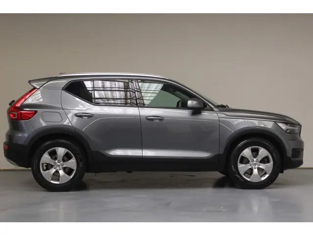 Volvo XC40 3