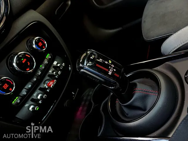 MINI Clubman 2.0 JCW 306pk/71dkm/Bomvol/4wd/ 2019 Benzine 12