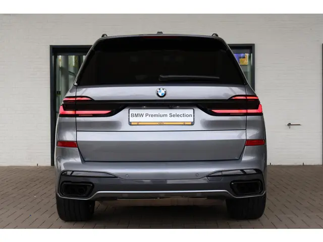 BMW X7 xDrive40i 2023 Benzine 4