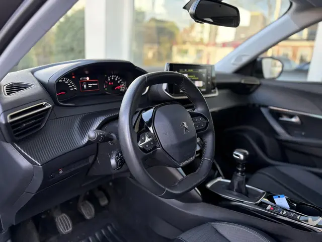 Peugeot 2008 1.2T 130pk Allure 2021 Benzine 23