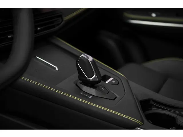 Lynk & Co 01 1.5 Plug-in Hybrid More 2025 Hybride Benzine 31