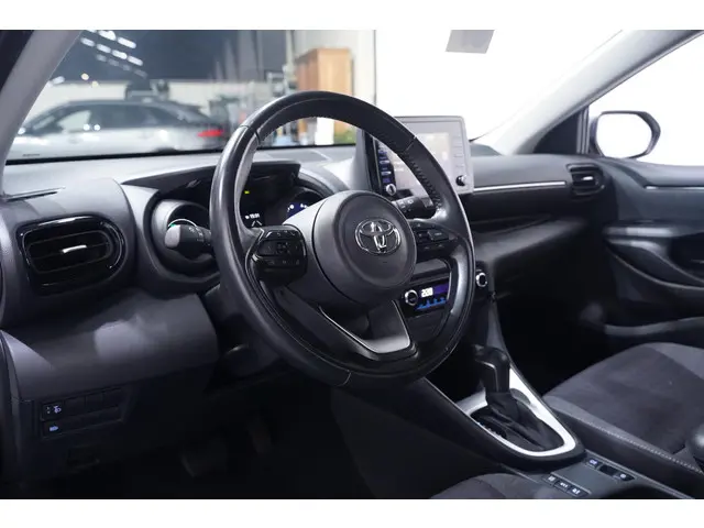 Toyota Yaris 1.5 Hybrid Dynamic 2021 Hybride Benzine 35