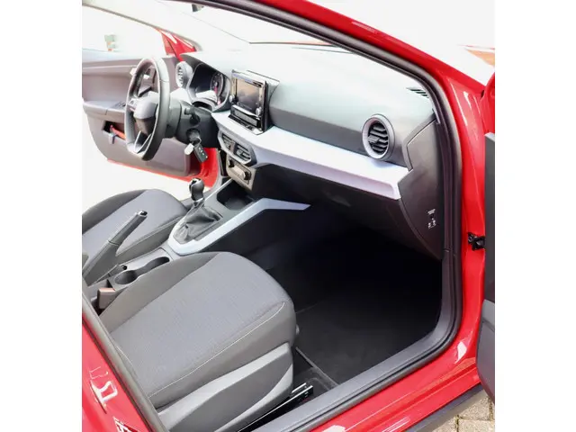 SEAT Arona 1.0 TSI Style 2022 Benzine 16
