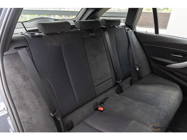 BMW 3 Serie Touring 330d High Executive 2012 Diesel 42