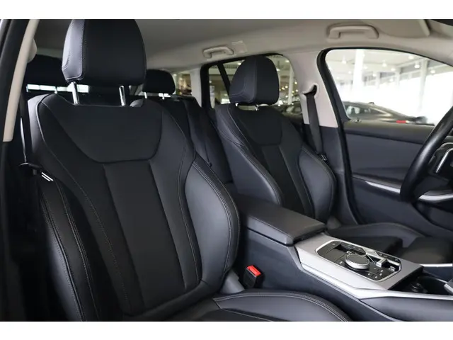 BMW 3 Serie Touring 320e 2023 Hybride Benzine 8