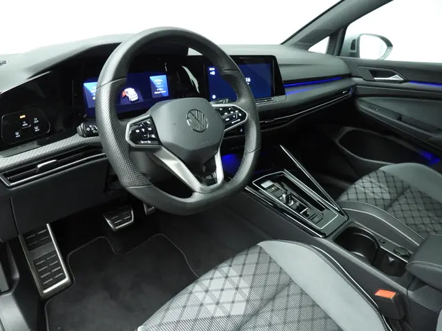 Volkswagen Golf 1.5 eTSI R-Line Business 2024 Benzine 31