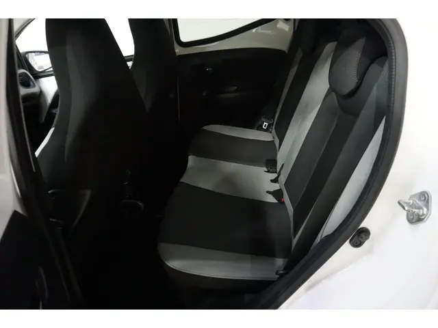 Toyota Aygo 1.0 VVT-i x-sport 2016 Benzine 30