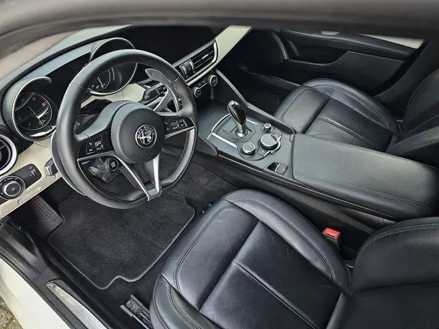 Alfa Romeo Giulia 2.2 JTDm Super 2019 Diesel 10