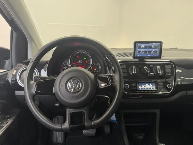Volkswagen up! 1.0 Aut. High up! 2015 Benzine 17