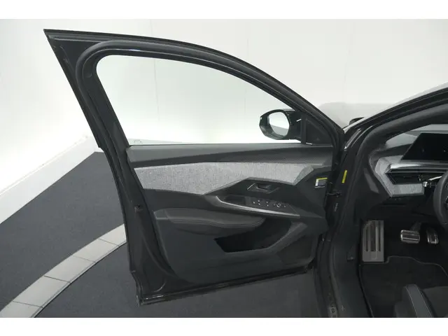 Peugeot 3008 1.2 Hybrid 136 GT 2025 Hybride Benzine 71