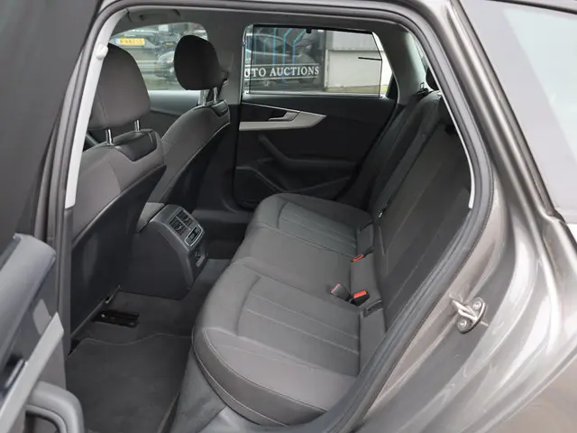 Audi A4 Avant 40 TFSI Advanced Edition 2020 Benzine 32