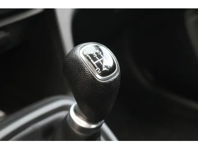 Hyundai i10 1.0i Comfort//5Drs//Navi!! 2018 Benzine 20