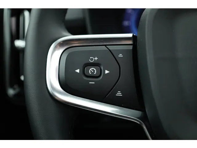Volvo XC40 2.0 B4 Ultra Dark 2024 Hybride Benzine 8