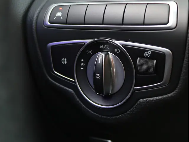 Mercedes-Benz C-Klasse 180 AMG-line 2019 Benzine 37