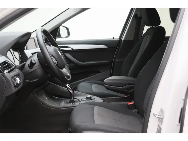 BMW X1 sDrive18i Executive Automaat 2020 Benzine 11