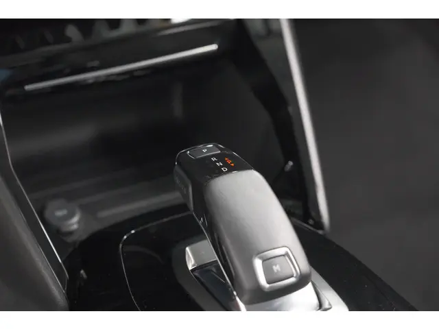 Peugeot 2008 PureTech 130 EAT8 Allure 2021 Benzine 39