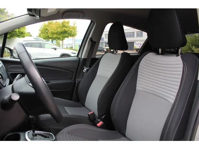 Toyota Yaris 1.5 Hybrid Dynamic 2020 Hybride Benzine 8