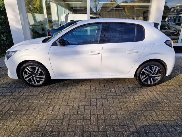 Peugeot 208 1.2T 100pk Allure Pack 2023 Benzine 23