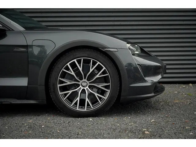 Porsche Taycan Cross Turismo 4 93 kWh 2021 Elektrisch 11