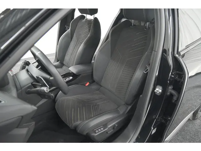 Peugeot 2008 PureTech 130 EAT8 GT 2024 Benzine 32