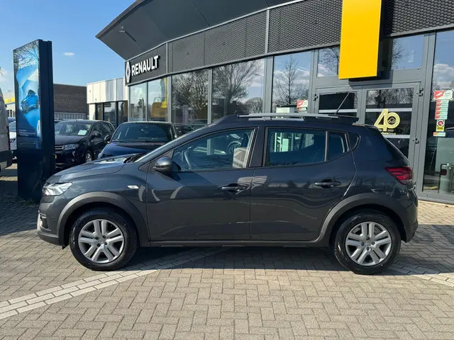 Dacia Sandero Stepway TCe 90 Comfort 2022 Benzine 7