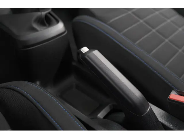 Citroën C3 1.2 Turbo 100pk Plus 2025 Benzine 38