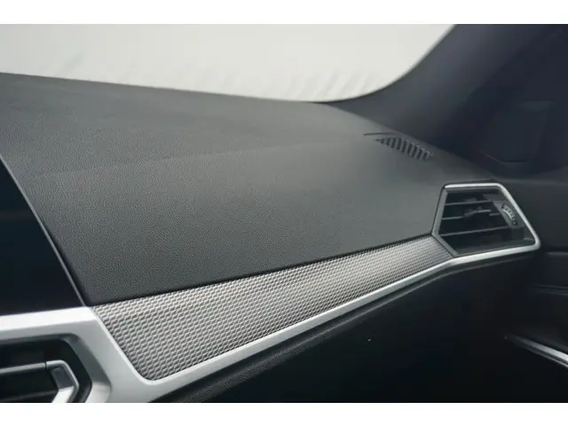 BMW 3 Serie 320i 2019 Benzine 12