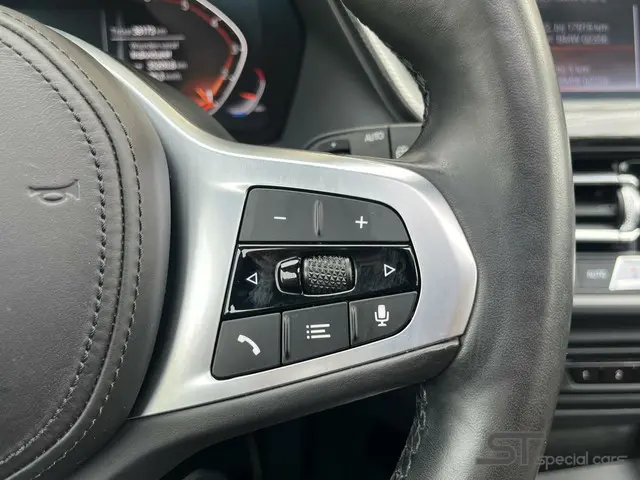 BMW 1 Serie 118i Sport Line|Pano|Leder|HUD 2020 Benzine 23
