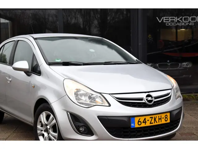 Opel Corsa 1.2-16V Rhythm 2012 Benzine 4