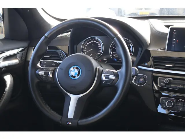 BMW X1 xDrive25e 2022 Hybride Benzine 9