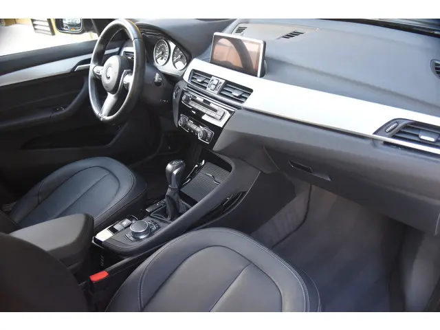 BMW X1 sDrive20i High Executive 2017 Benzine 24