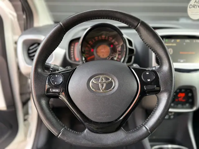 Toyota Aygo 1.0 VVT-i x-play 2015 Benzine 7