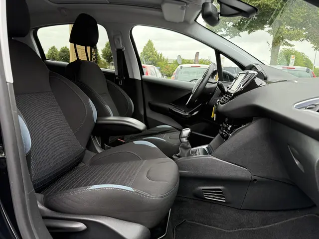 Peugeot 208 1.2 PureTech Allure 2015 Benzine 7