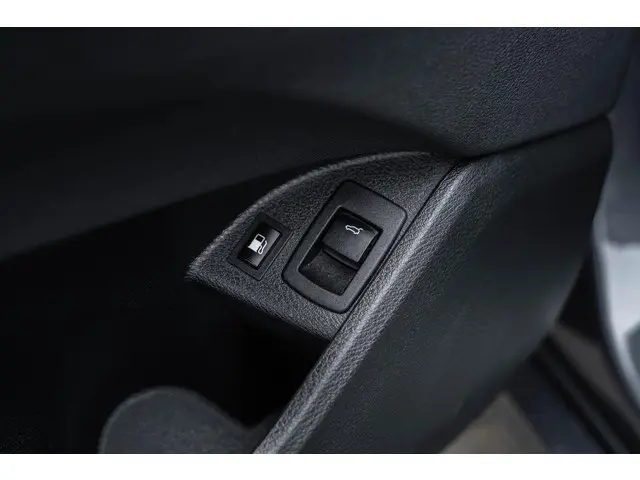 BMW X1 xDrive25e High Executive 2022 Hybride Benzine 24