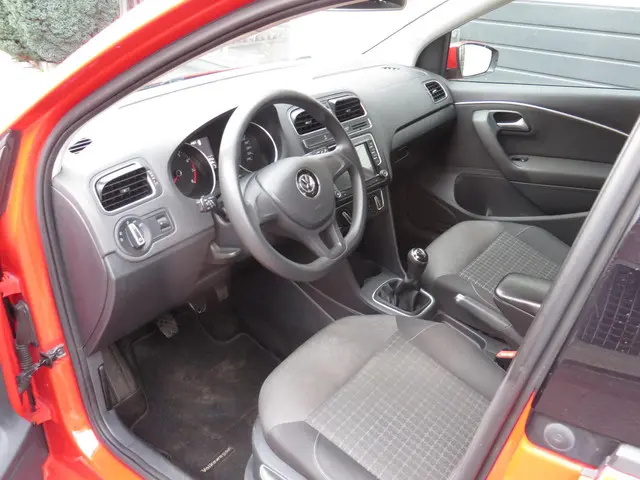 Volkswagen Polo 1.2 TSI Comfortline 2014 Benzine 8