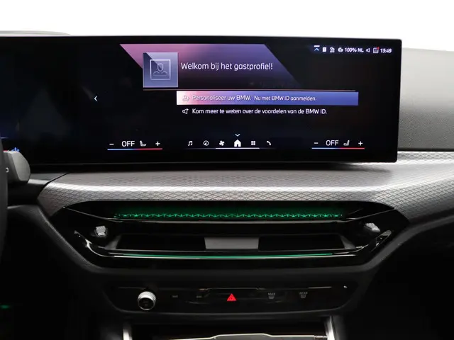 BMW 3 Serie Touring 318i 2024 Benzine 12