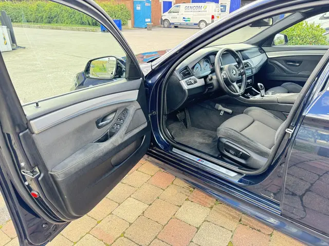 BMW 5 Serie Touring 520i M Sport Edition 2015 Benzine 11