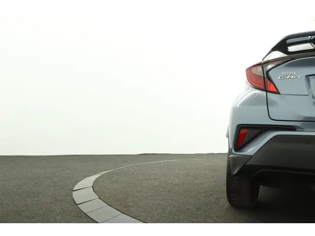 Toyota C-HR 1.8 Hybrid Executive 2022 Hybride Benzine 39