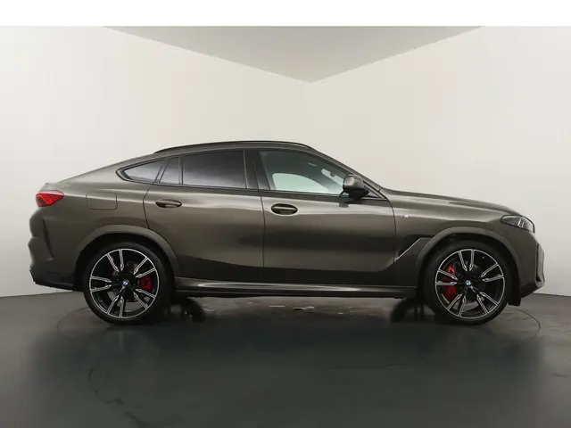 BMW X6 xDrive40i 2024 Benzine 8