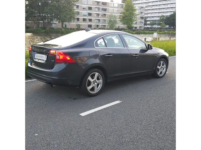 Volvo S60 2.0 T5 Momentum 2013 Benzine 6