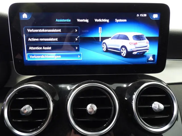Mercedes-Benz GLC 300e 4MATIC AMG 2021 Hybride Benzine 12