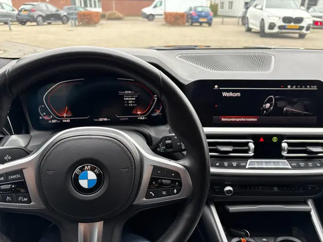 BMW 3 Serie Touring 320i High Executive M 2022 Benzine 11