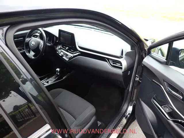 Toyota C-HR 1.8 Hybrid 2018 Hybride Benzine 20