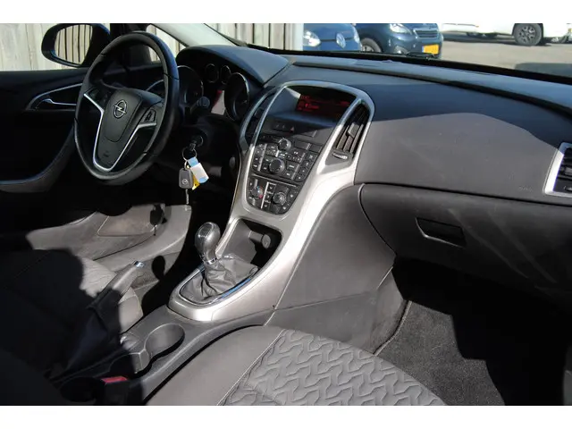 Opel Astra GTC 1.4 Turbo Design Edition 2013 Benzine 19