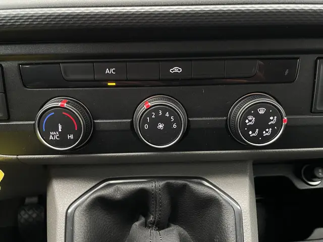 Volkswagen Transporter 2.0 TDI L2H1 28 2023 Diesel 15