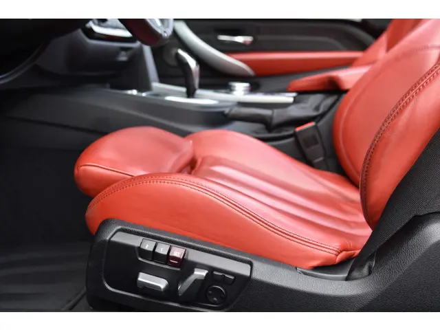 BMW 4 Serie Cabrio 440i High Executive 2019 Benzine 12