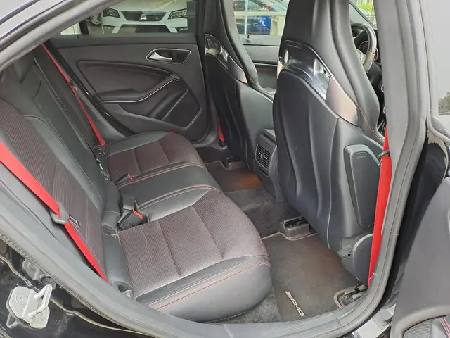 Mercedes-Benz CLA AMG 45 4MATIC 2016 Benzine 31