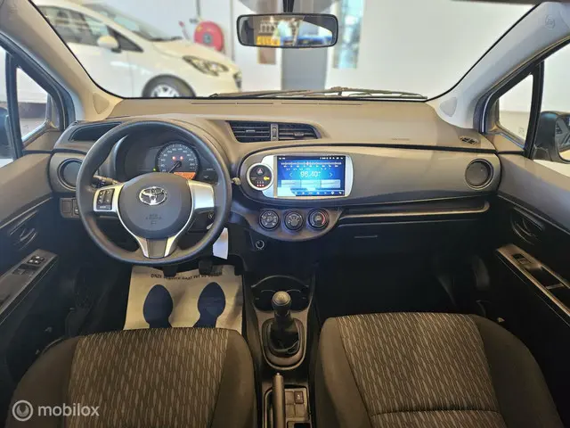 Toyota Yaris 1.0 VVT-i Now 2014 Benzine 8