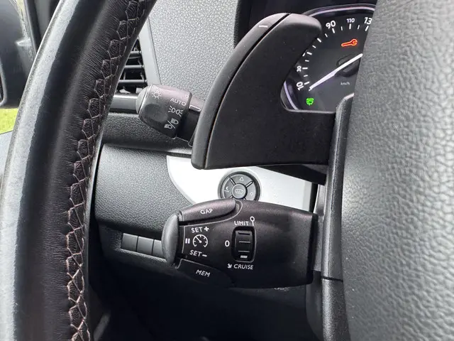 Opel Vivaro 2.0 CDTI L3H1 DC Innovation 2020 Diesel 12