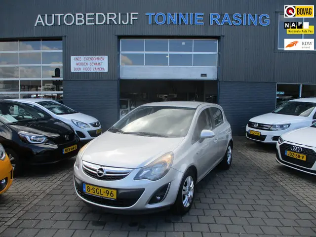 Opel Corsa 1.2-16V Design Edition 2013 Benzine